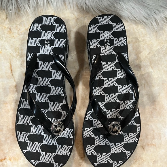 Michael Michael Kors Women’s Wedge Platform Sandals. - Picture 4 of 8